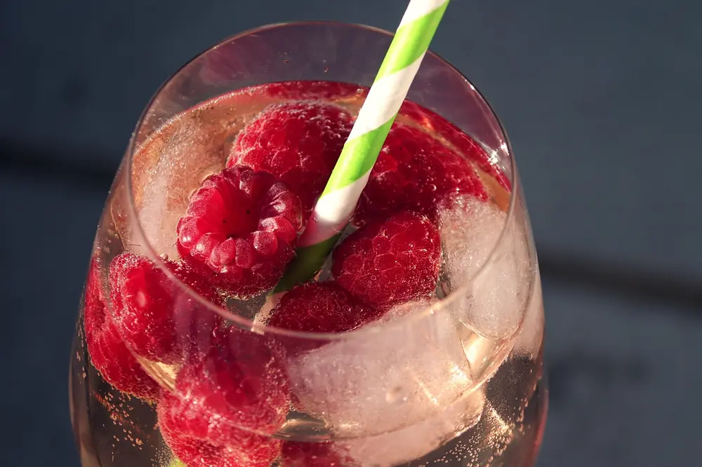 Chilled aperitif in the style of the nitro-poached opening at The Fat Duck